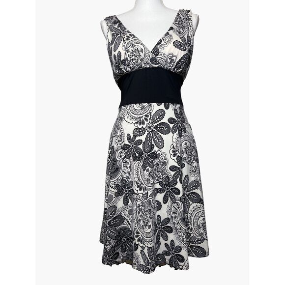 Alyn Paige Size Medium Retro Bow Back Dress Black White Lace Print Plunge Neck - Picture 2 of 10